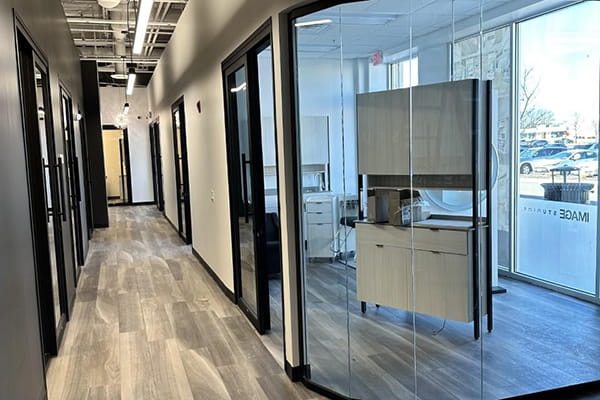 Space-saving bi-fold glass partitions for versatile rooms