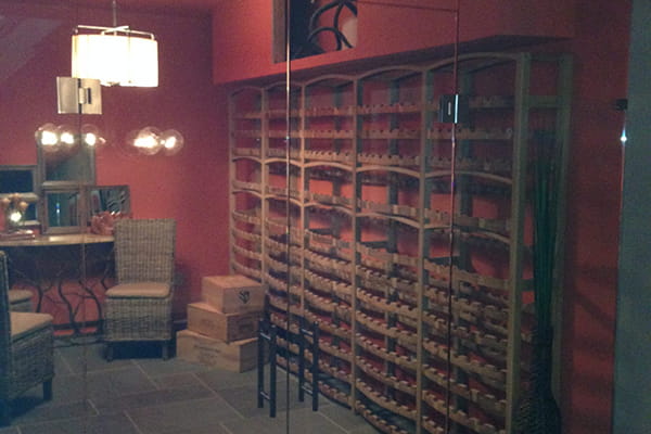 Innovative curved glass partitions for distinctive designs