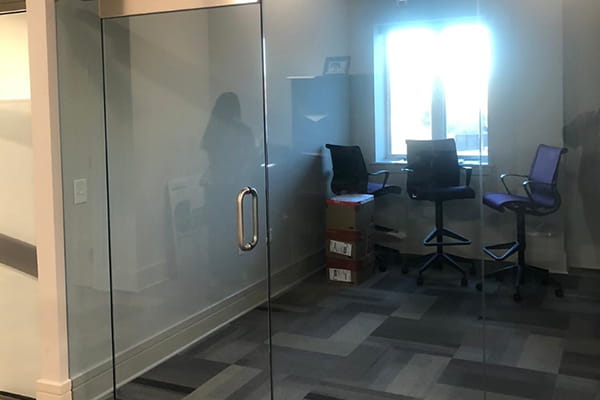 Weather-resistant exterior glass partitions for patios