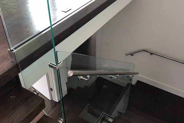 Shoe base glass stair railing systems