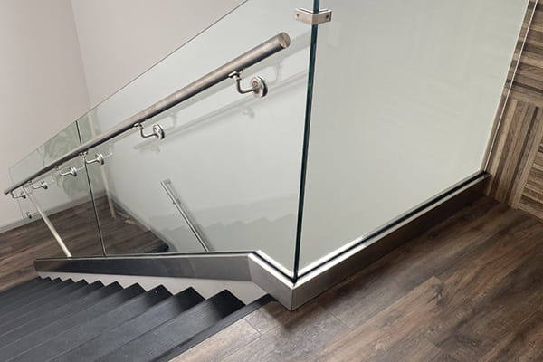 Shoe base stairs railing with glass panels