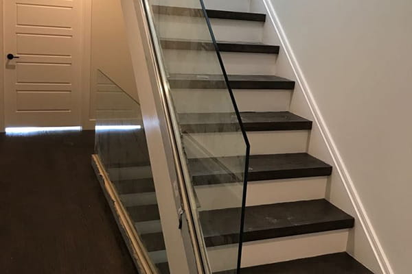 Shoe base glass railing system for stair handrails
