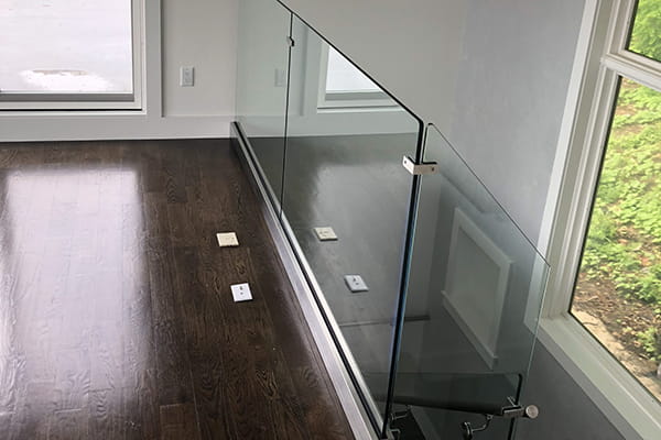 Shoe base balustrade for staircase safety