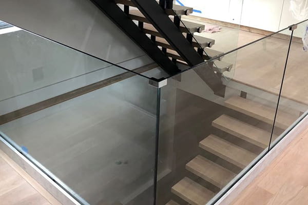 Staircase glass handrail shoe base system