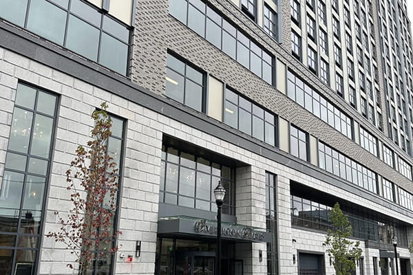 Seamless frameless storefront windows for contemporary designs